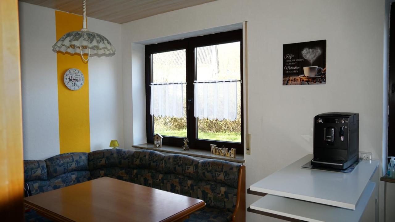 Großzügige Wohnung mit Terrasse und Gartenzugang. Bindlach Exterior foto