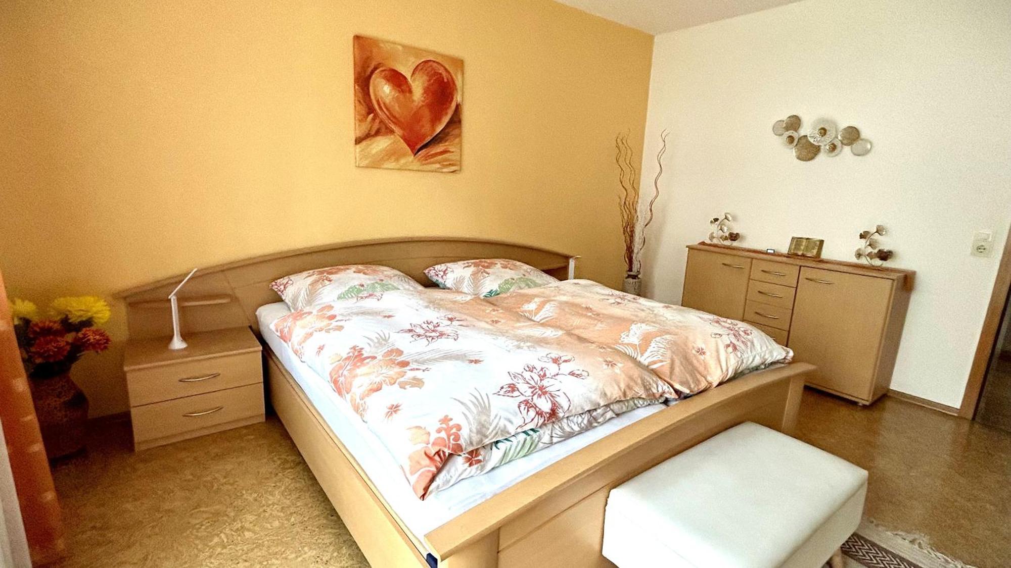 Großzügige Wohnung mit Terrasse und Gartenzugang. Bindlach Exterior foto